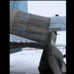 لحظه تیک آف سوخو ۳۵ روسی از فرودگاهی یخ زده (فیلم)