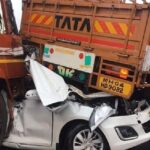 تصادف وحشتناک و له شدن خودروی سواری بین دو تریلی (فیلم)