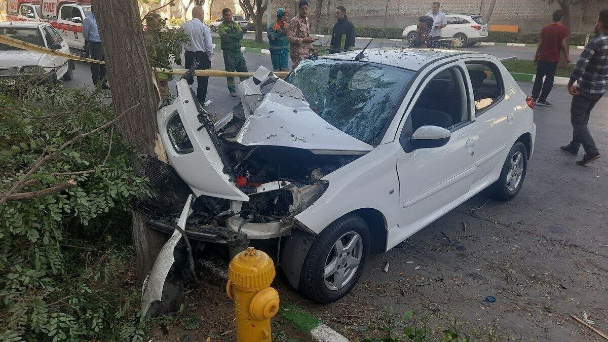 مچاله شدن پژو ۲۰۷ بعد از برخورد با درخت (فیلم)