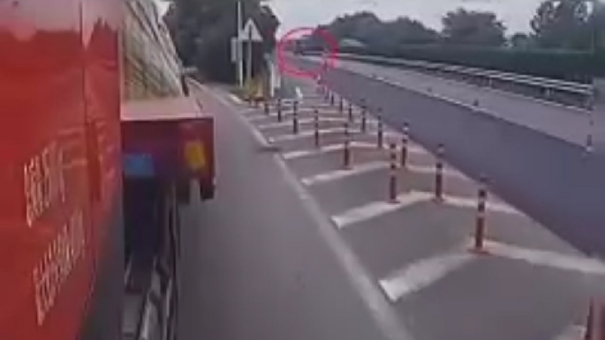 نتیجه خروج ناگهانی از خیابان فرعی به اصلی (فیلم)