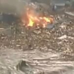 لحظه‌ای هولناک از سونامی ژاپن/ آتش و آب با هم به راه افتاده‌اند (فیلم)