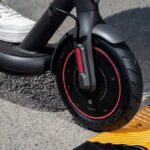 سرعت حیرت‌انگیز اسکوتر در بزرگراه (فیلم)