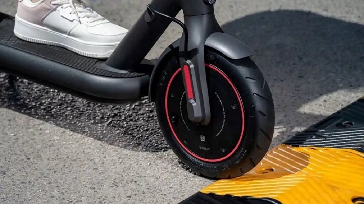 سرعت حیرتانگیز اسکوتر در بزرگراه (فیلم) سرعت حیرتانگیز اسکوتر در بزرگراه (فیلم)