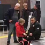 توقیف کودک ۶ ساله با کلت اسباب بازی در فرودگاه (فیلم)