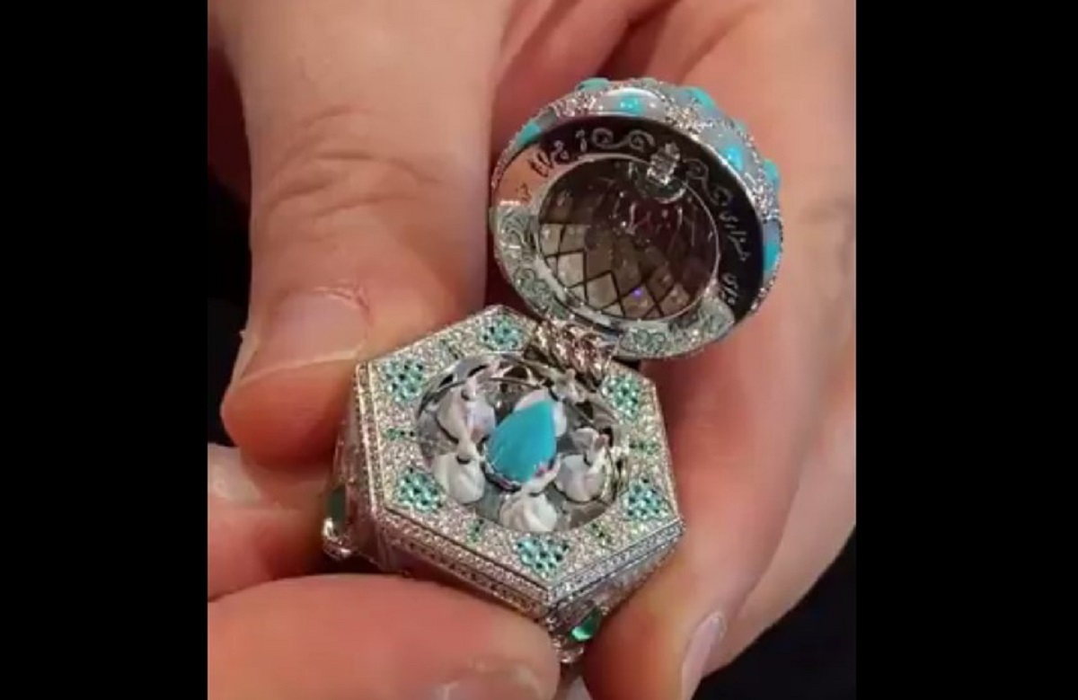 شاهکار یک طراح جواهر؛ طراحی انگشتر با الهام از مسجد جامع عباسی اصفهان (فیلم) شاهکار یک طراح جواهر؛ طراحی انگشتر با الهام از مسجد جامع عباسی اصفهان (فیلم)