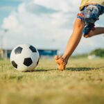 نحوه قالب بندی و ساخت توپ های فوتبال در یک کارگاه (فیلم)