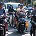 (تصاویر) رابطه عاشقانه زنان و مردان ویتنام با موتورسیکلت