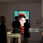 (تصاویر) از مونالیزای افغان تا سحر دولتشاهی؛ نمایشگاهی منحصربفرد در تهران
