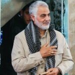 عکس |  شهید عادل رضایی مداح اهل بیت در کنار سردار سلیمانی