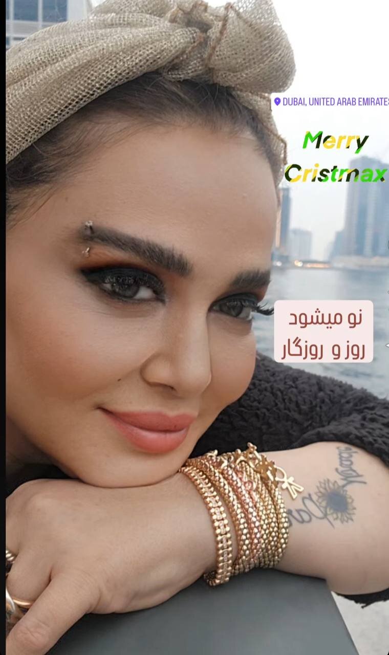 عکس | شوآف بهاره رهنما با دستبندهای طلا و پیرسینگ ابرو؛ کریسمس در دبی! عکس | شوآف بهاره رهنما با دستبندهای طلا و پیرسینگ ابرو؛ کریسمس در دبی!