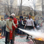 ببینید | غافلگیری در کلاس آموزشی خاموش کردن آتش در یک مدرسه!