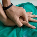 ببینید | نجات معجزه‌آسا یک دانش آموز توسط مدیر مدرسه