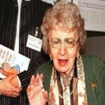 عکس | تصویر سنگ مزار دانشمند بزرگ آلمانی با جمله‌ای از حضرت علی (ع)