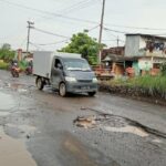 ببینید | فاجعه وسط خیابان؛ دردسر آسفالت‌های آسیب‌دیده پس از بارندگی برای رانندگان