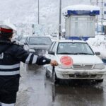 ببینید | حرکت تحسین‌برانگیز رئیس پلیس راه استان کردستان؛ اهدای کاپشن به افسر تیم گشت