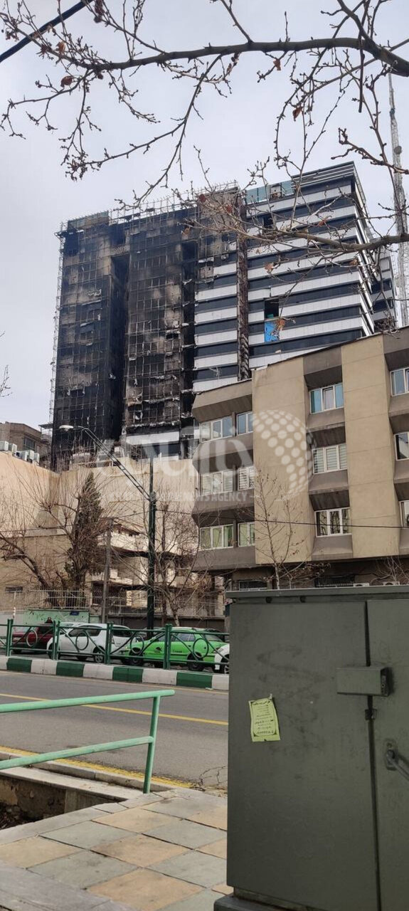 عکس | تلخ ترین تصویر از ساختمان نیمه سوخته بیمارستان گاندی عکس | تلخ ترین تصویر از ساختمان نیمه سوخته بیمارستان گاندی