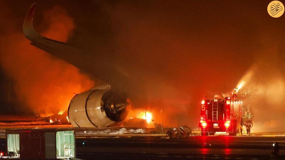 (تصاویر) یک هواپیما با ۳۷۶ مسافر روی باند فرودگاه آتش گرفت