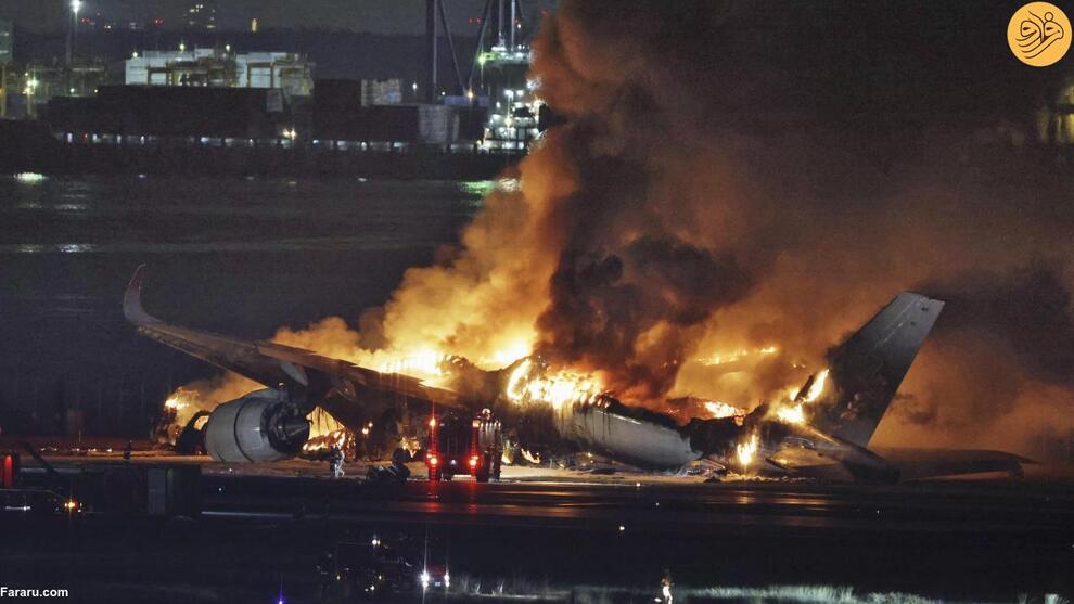 (تصاویر) یک هواپیما با ۳۷۶ مسافر روی باند فرودگاه آتش گرفت