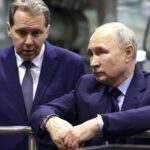 ببینید / بازدید پوتین از «پلیکان سفید»؛ بمب‌افکن هسته‌ای روسیه