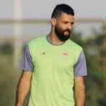 عکس| تصویری زیبا از تمرین نساجی؛ بوسه محمد عباس زاده بر سر مادرش