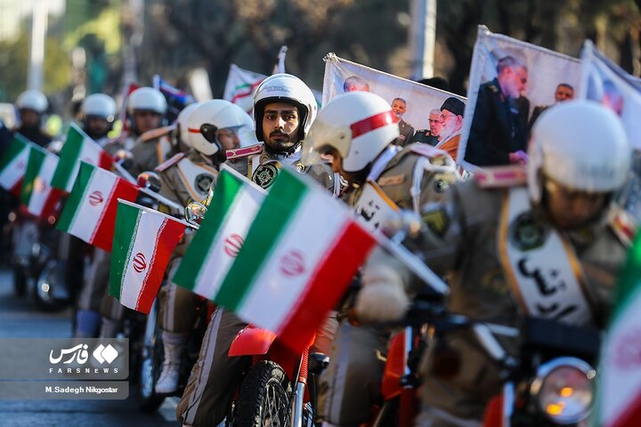 رژه موتور سواران به مناسبت سالروز ورود امام خمینی(ره)