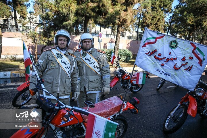 رژه موتور سواران به مناسبت سالروز ورود امام خمینی(ره)