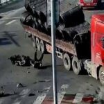 ببینید | لحظه وحشتناک خوردن در کامیون به صورت عابر