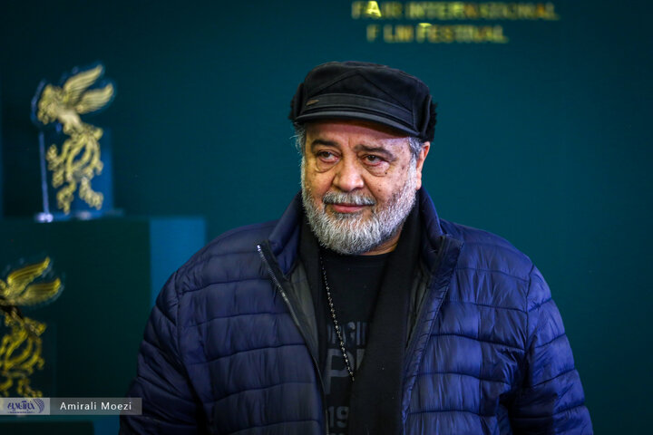 تصاویر | فوتوکال و نشست رسانهای فیلم سینمایی قلب رقه نشست خبری فیلم سینمایی «صبحانه با زرافهها» امروز ۱۳ بهمن ماه در سومین روز از چهلودومین جشنواره فیلم فجر برگزار شد.