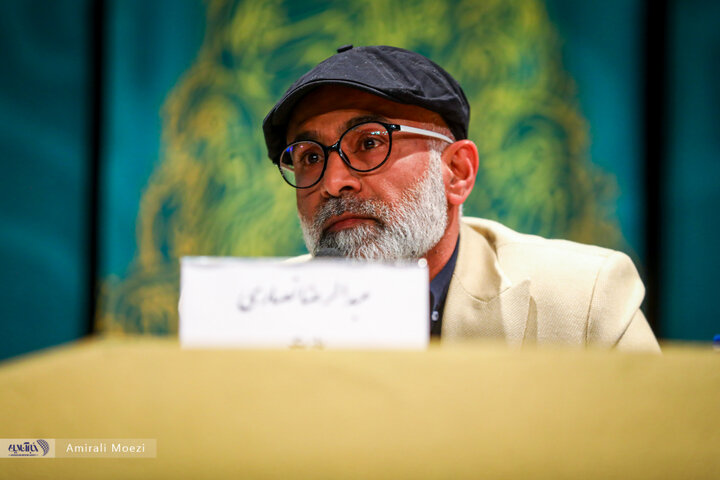 تصاویر | فوتوکال و نشست رسانهای فیلم سینمایی قلب رقه نشست خبری فیلم سینمایی «صبحانه با زرافهها» امروز ۱۳ بهمن ماه در سومین روز از چهلودومین جشنواره فیلم فجر برگزار شد.