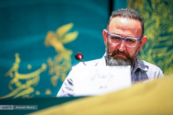 تصاویر | فوتوکال و نشست رسانهای فیلم سینمایی قلب رقه نشست خبری فیلم سینمایی «صبحانه با زرافهها» امروز ۱۳ بهمن ماه در سومین روز از چهلودومین جشنواره فیلم فجر برگزار شد.