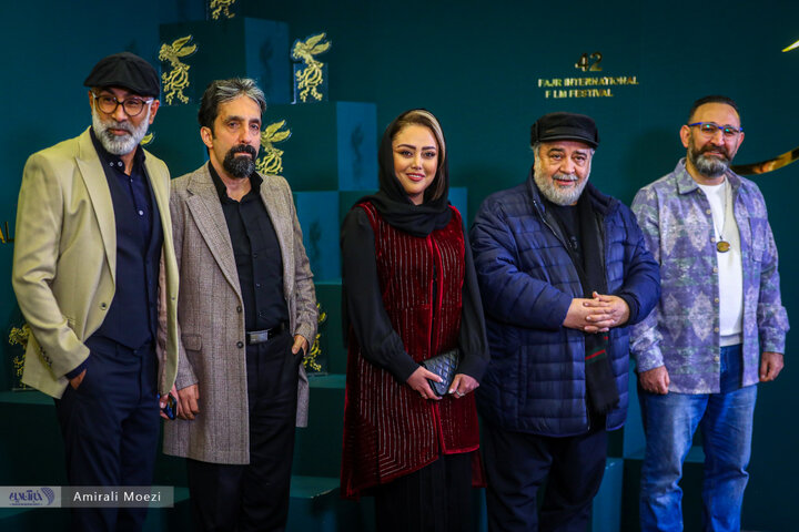 تصاویر | فوتوکال و نشست رسانهای فیلم سینمایی قلب رقه نشست خبری فیلم سینمایی «صبحانه با زرافهها» امروز ۱۳ بهمن ماه در سومین روز از چهلودومین جشنواره فیلم فجر برگزار شد.