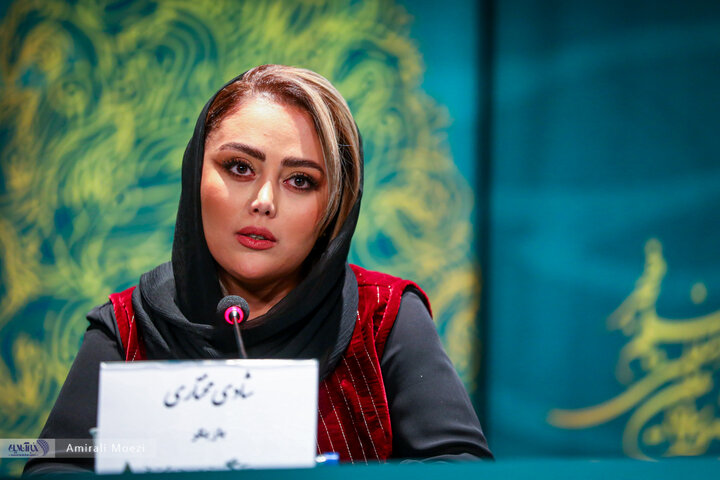 تصاویر | فوتوکال و نشست رسانهای فیلم سینمایی قلب رقه نشست خبری فیلم سینمایی «صبحانه با زرافهها» امروز ۱۳ بهمن ماه در سومین روز از چهلودومین جشنواره فیلم فجر برگزار شد.