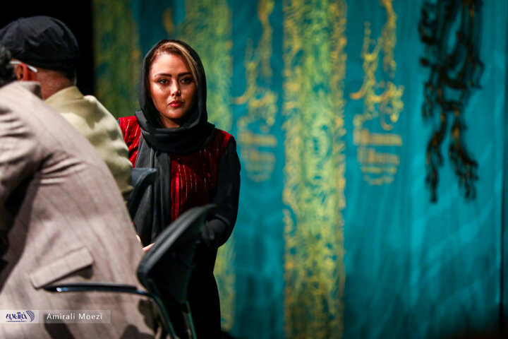 تصاویر | فوتوکال و نشست رسانهای فیلم سینمایی قلب رقه نشست خبری فیلم سینمایی «صبحانه با زرافهها» امروز ۱۳ بهمن ماه در سومین روز از چهلودومین جشنواره فیلم فجر برگزار شد.