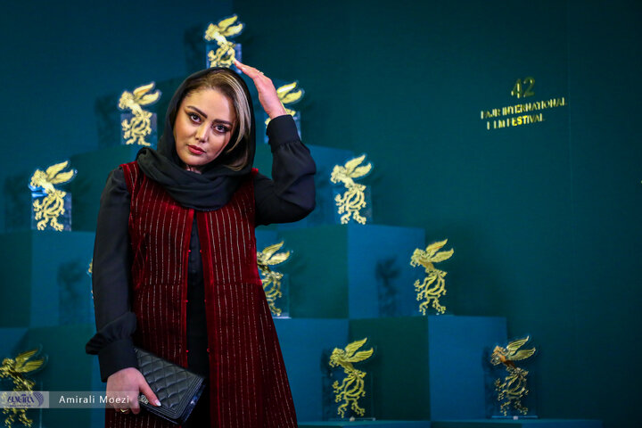 تصاویر | فوتوکال و نشست رسانهای فیلم سینمایی قلب رقه نشست خبری فیلم سینمایی «صبحانه با زرافهها» امروز ۱۳ بهمن ماه در سومین روز از چهلودومین جشنواره فیلم فجر برگزار شد.