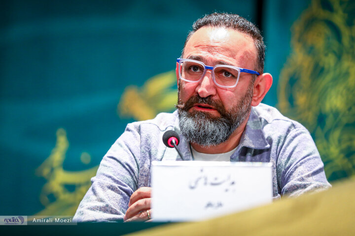 تصاویر | فوتوکال و نشست رسانهای فیلم سینمایی قلب رقه نشست خبری فیلم سینمایی «صبحانه با زرافهها» امروز ۱۳ بهمن ماه در سومین روز از چهلودومین جشنواره فیلم فجر برگزار شد.