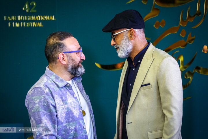 تصاویر | فوتوکال و نشست رسانهای فیلم سینمایی قلب رقه نشست خبری فیلم سینمایی «صبحانه با زرافهها» امروز ۱۳ بهمن ماه در سومین روز از چهلودومین جشنواره فیلم فجر برگزار شد.