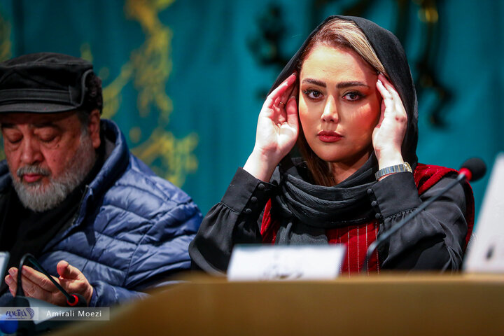 تصاویر | فوتوکال و نشست رسانهای فیلم سینمایی قلب رقه نشست خبری فیلم سینمایی «صبحانه با زرافهها» امروز ۱۳ بهمن ماه در سومین روز از چهلودومین جشنواره فیلم فجر برگزار شد.