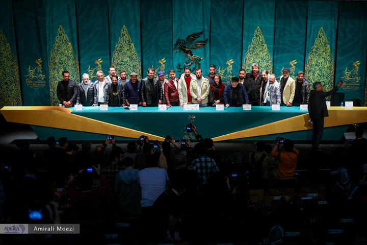 تصاویر | فوتوکال و نشست رسانهای فیلم سینمایی قلب رقه نشست خبری فیلم سینمایی «صبحانه با زرافهها» امروز ۱۳ بهمن ماه در سومین روز از چهلودومین جشنواره فیلم فجر برگزار شد.