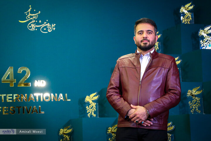 تصاویر | فوتوکال و نشست رسانهای فیلم سینمایی قلب رقه نشست خبری فیلم سینمایی «صبحانه با زرافهها» امروز ۱۳ بهمن ماه در سومین روز از چهلودومین جشنواره فیلم فجر برگزار شد.