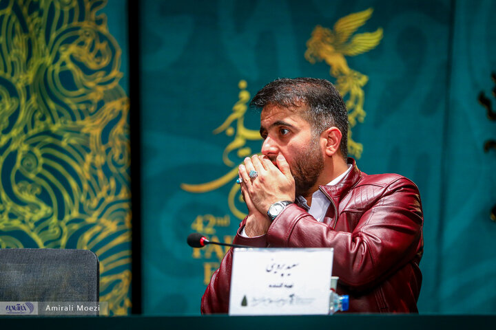 تصاویر | فوتوکال و نشست رسانهای فیلم سینمایی قلب رقه نشست خبری فیلم سینمایی «صبحانه با زرافهها» امروز ۱۳ بهمن ماه در سومین روز از چهلودومین جشنواره فیلم فجر برگزار شد.