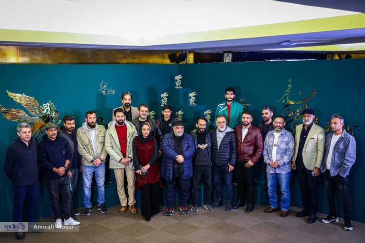 تصاویر | فوتوکال و نشست رسانهای فیلم سینمایی قلب رقه نشست خبری فیلم سینمایی «صبحانه با زرافهها» امروز ۱۳ بهمن ماه در سومین روز از چهلودومین جشنواره فیلم فجر برگزار شد.