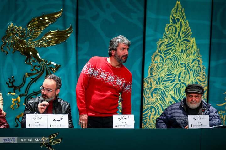 تصاویر | فوتوکال و نشست رسانهای فیلم سینمایی قلب رقه نشست خبری فیلم سینمایی «صبحانه با زرافهها» امروز ۱۳ بهمن ماه در سومین روز از چهلودومین جشنواره فیلم فجر برگزار شد.