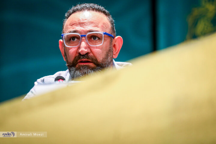 تصاویر | فوتوکال و نشست رسانهای فیلم سینمایی قلب رقه نشست خبری فیلم سینمایی «صبحانه با زرافهها» امروز ۱۳ بهمن ماه در سومین روز از چهلودومین جشنواره فیلم فجر برگزار شد.