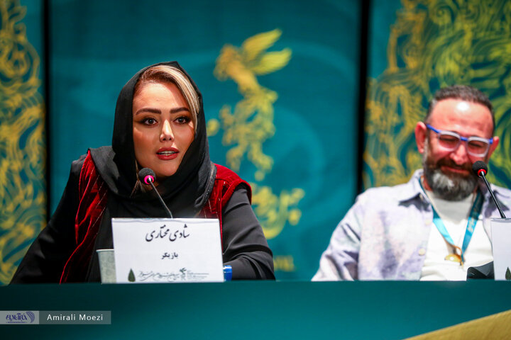 تصاویر | فوتوکال و نشست رسانهای فیلم سینمایی قلب رقه نشست خبری فیلم سینمایی «صبحانه با زرافهها» امروز ۱۳ بهمن ماه در سومین روز از چهلودومین جشنواره فیلم فجر برگزار شد.