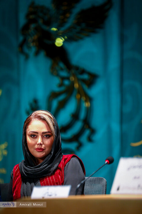 تصاویر | فوتوکال و نشست رسانهای فیلم سینمایی قلب رقه نشست خبری فیلم سینمایی «صبحانه با زرافهها» امروز ۱۳ بهمن ماه در سومین روز از چهلودومین جشنواره فیلم فجر برگزار شد.