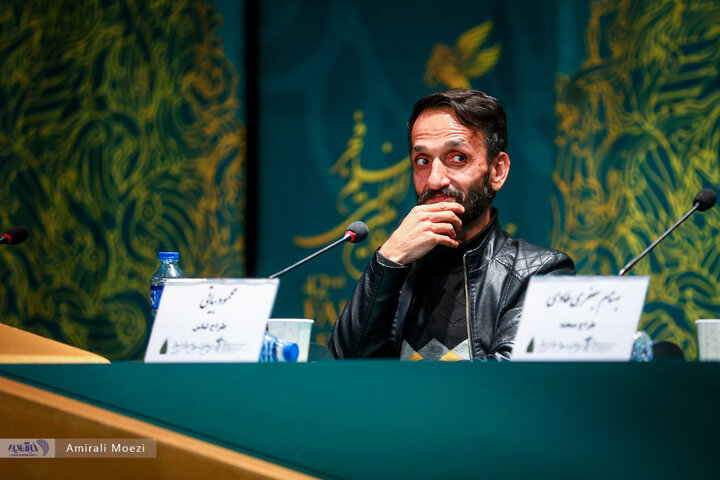 تصاویر | فوتوکال و نشست رسانهای فیلم سینمایی قلب رقه نشست خبری فیلم سینمایی «صبحانه با زرافهها» امروز ۱۳ بهمن ماه در سومین روز از چهلودومین جشنواره فیلم فجر برگزار شد.