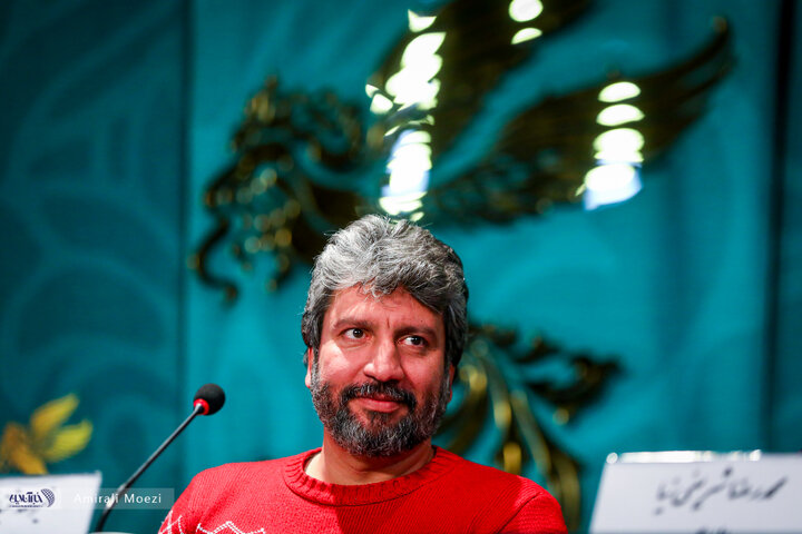 تصاویر | فوتوکال و نشست رسانهای فیلم سینمایی قلب رقه نشست خبری فیلم سینمایی «صبحانه با زرافهها» امروز ۱۳ بهمن ماه در سومین روز از چهلودومین جشنواره فیلم فجر برگزار شد.