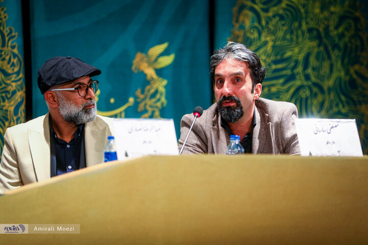 تصاویر | فوتوکال و نشست رسانهای فیلم سینمایی قلب رقه نشست خبری فیلم سینمایی «صبحانه با زرافهها» امروز ۱۳ بهمن ماه در سومین روز از چهلودومین جشنواره فیلم فجر برگزار شد.