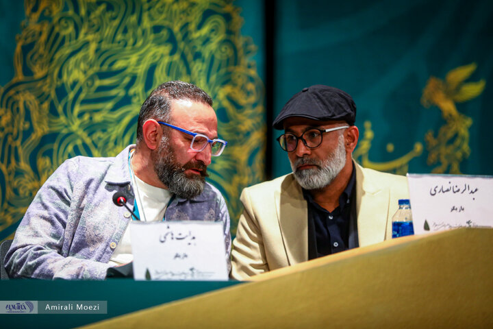 تصاویر | فوتوکال و نشست رسانهای فیلم سینمایی قلب رقه نشست خبری فیلم سینمایی «صبحانه با زرافهها» امروز ۱۳ بهمن ماه در سومین روز از چهلودومین جشنواره فیلم فجر برگزار شد.