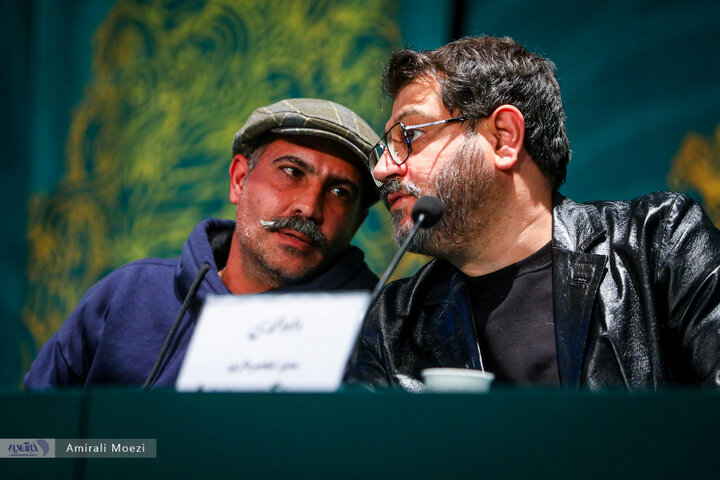 تصاویر | فوتوکال و نشست رسانهای فیلم سینمایی قلب رقه نشست خبری فیلم سینمایی «صبحانه با زرافهها» امروز ۱۳ بهمن ماه در سومین روز از چهلودومین جشنواره فیلم فجر برگزار شد.